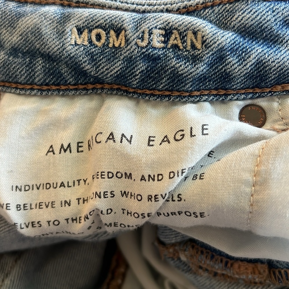 American Eagle‎ Stretch Mom Jean Women’s Size 4 Short Distressed